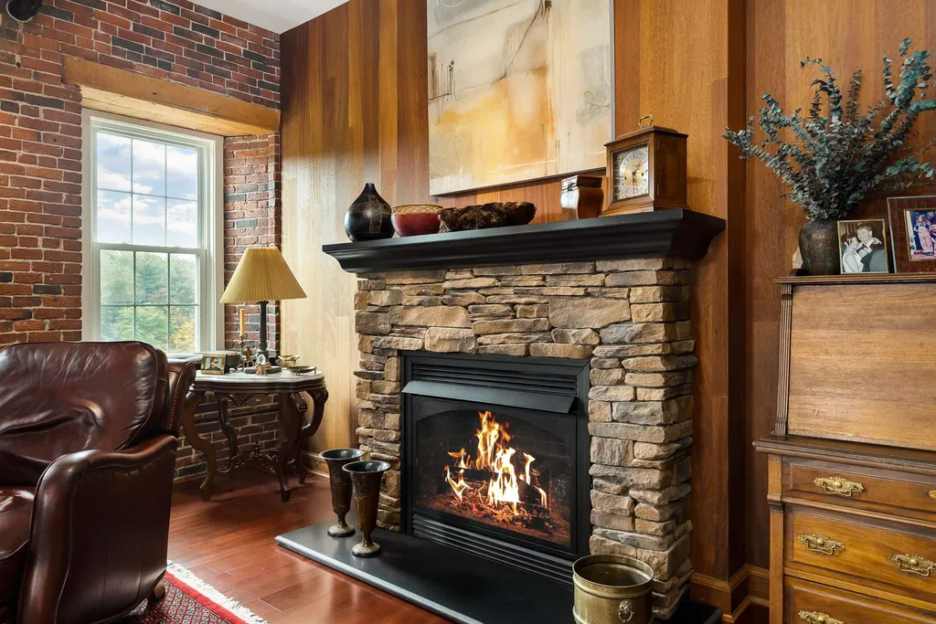 6 Bay Road Newmarket NH 03857