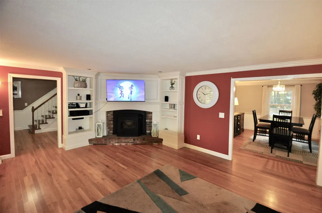225 Pine Hill Road Hollis NH 03049