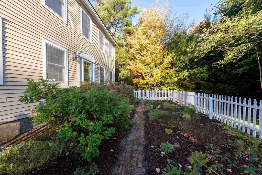 291 Stoney Brook Road New London NH 03257