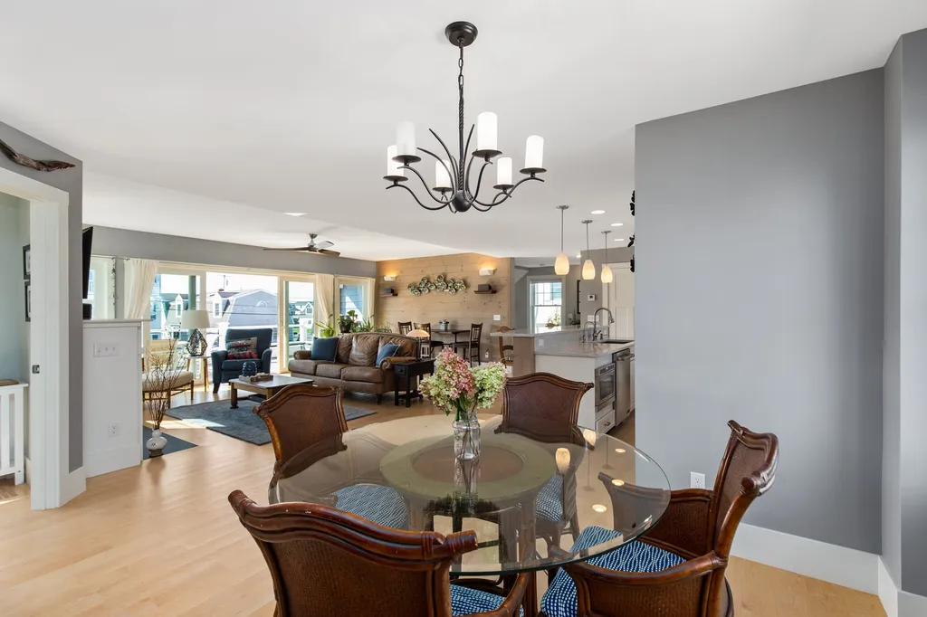 9 Groveland Street Seabrook NH 03874