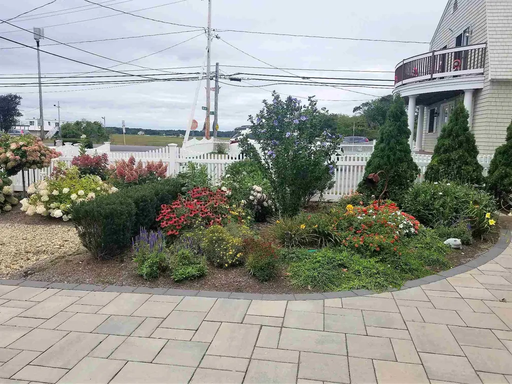9 Groveland Street Seabrook NH 03874