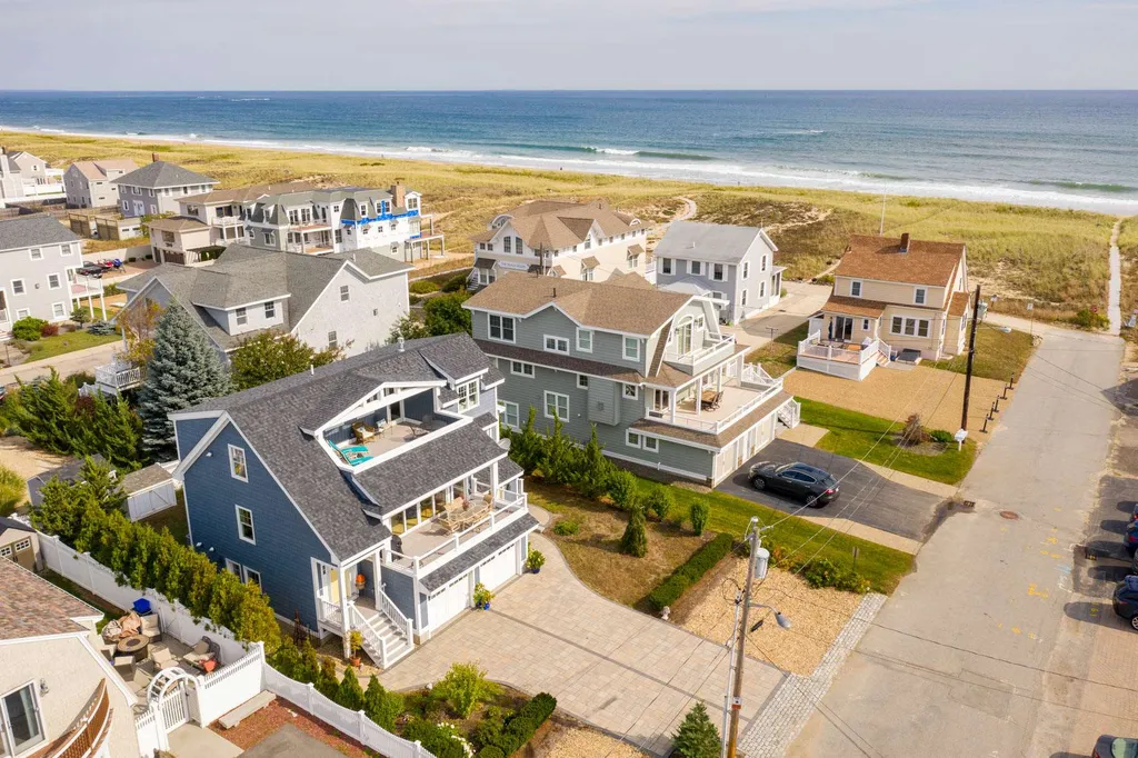 9 Groveland Street Seabrook NH 03874