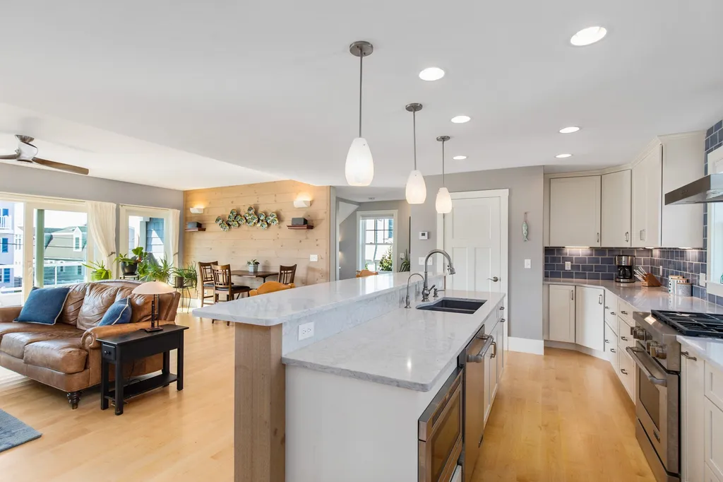 9 Groveland Street Seabrook NH 03874