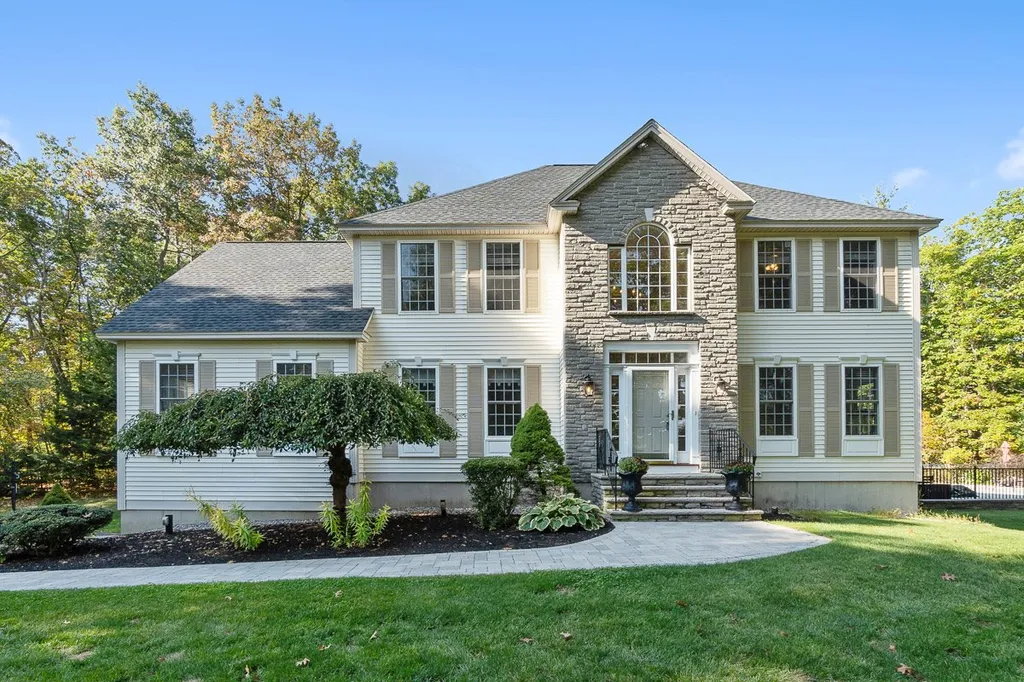 13 Mitchell Pond Road Windham NH 03087