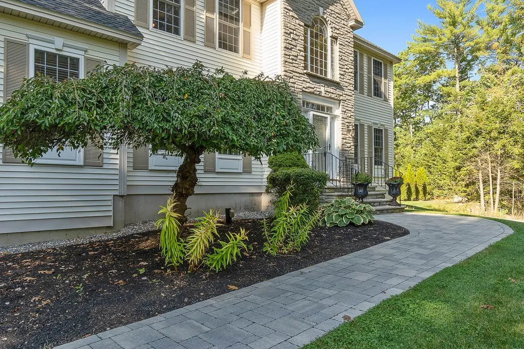 13 Mitchell Pond Road Windham NH 03087