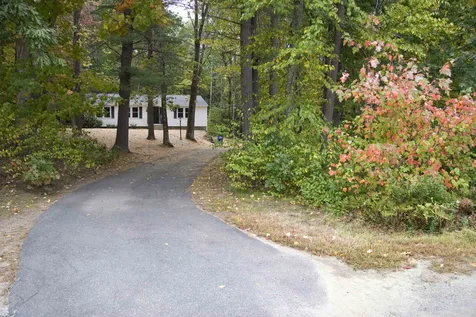 85 Peaslee Crossing Road Newton NH 03858