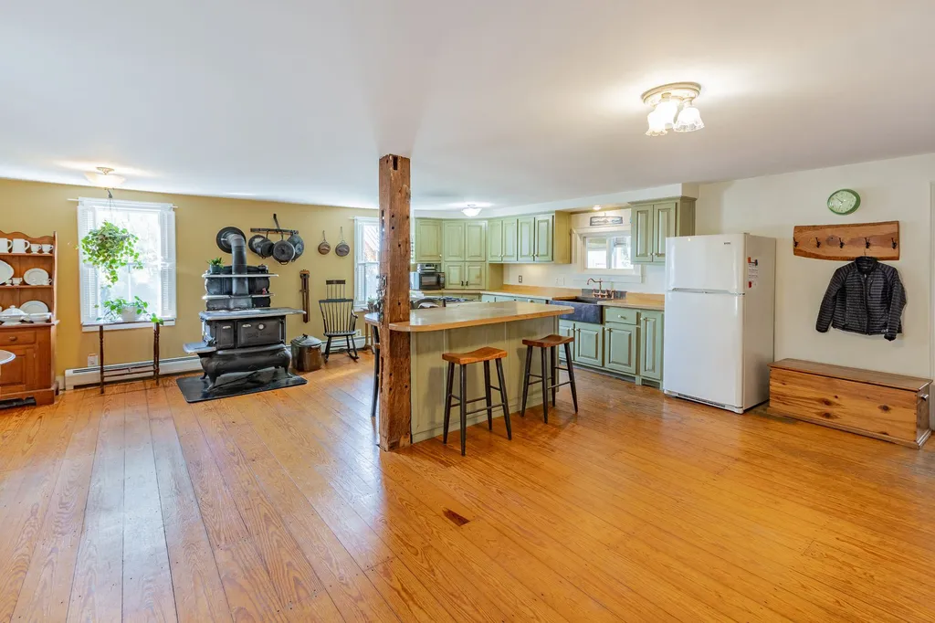 2 Rice Road Hartland VT 05048