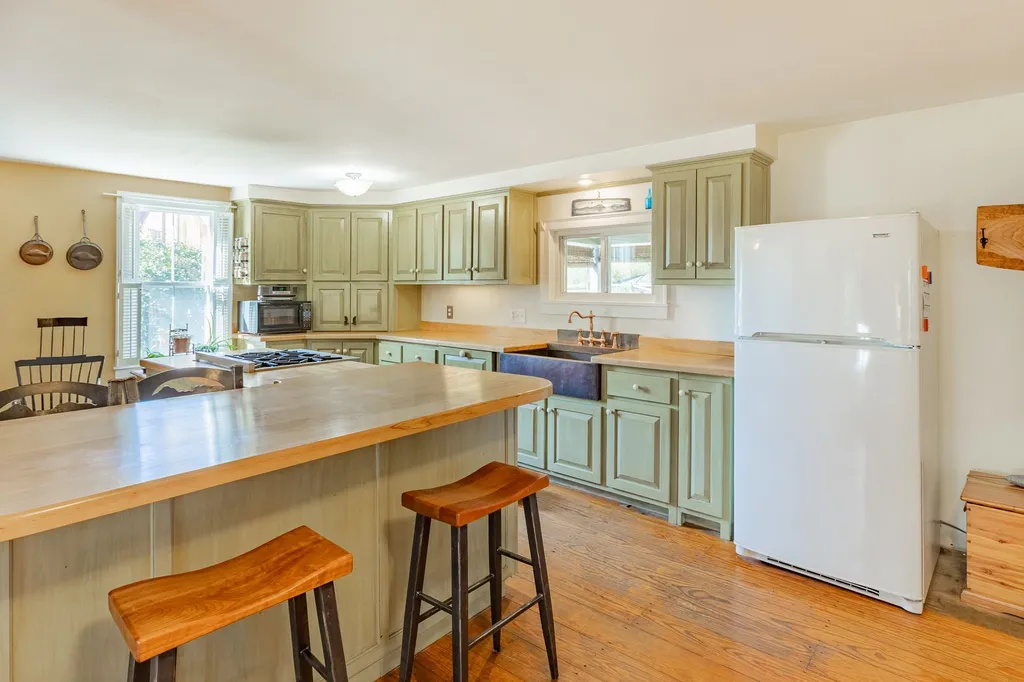 2 Rice Road Hartland VT 05048