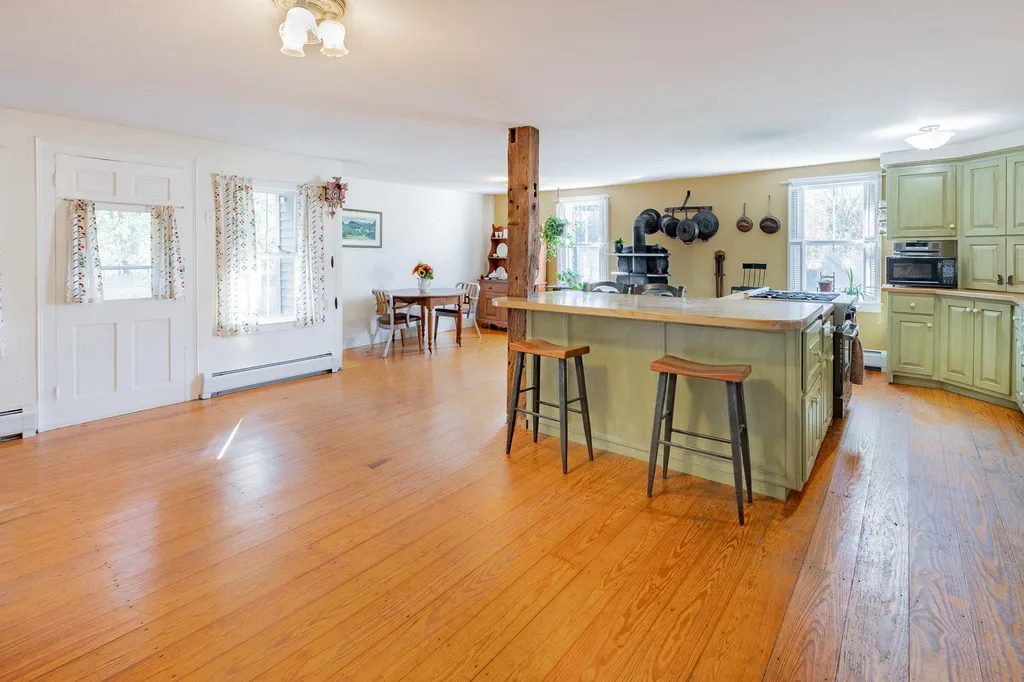 2 Rice Road Hartland VT 05048