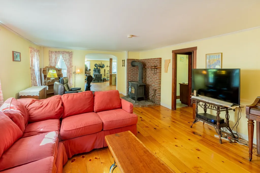 2 Rice Road Hartland VT 05048