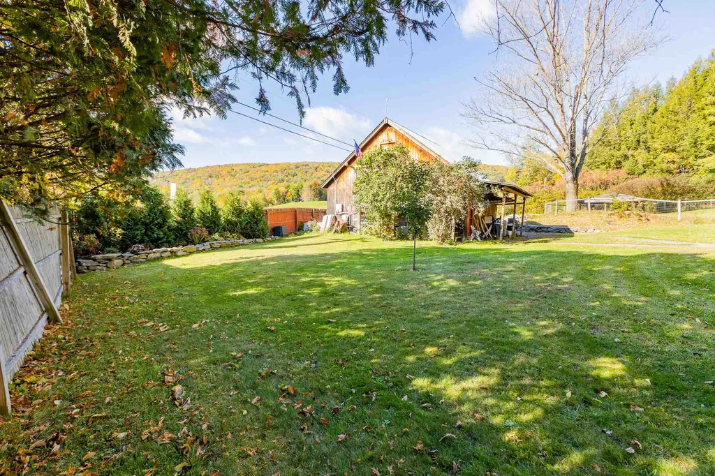2 Rice Road Hartland VT 05048