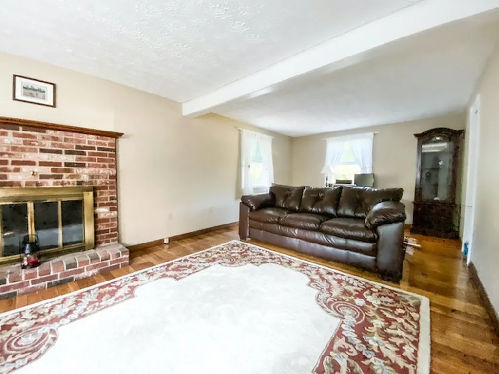 16 Ridgemont Drive Londonderry NH 03053