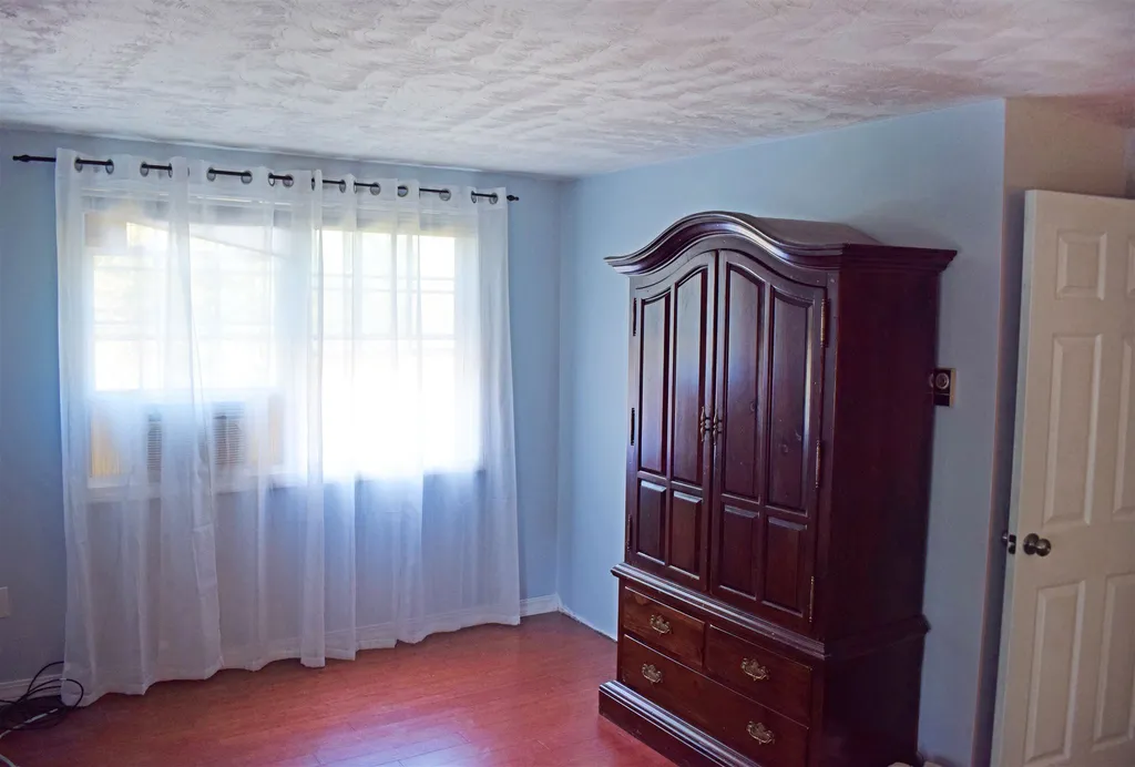 16 Ridgemont Drive Londonderry NH 03053
