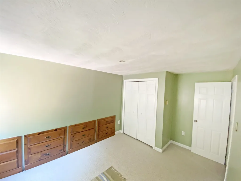 16 Ridgemont Drive Londonderry NH 03053
