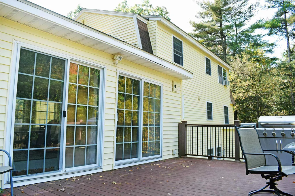 16 Ridgemont Drive Londonderry NH 03053
