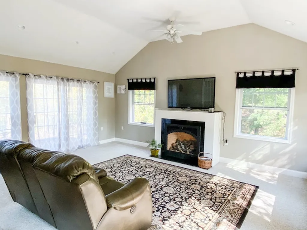 16 Ridgemont Drive Londonderry NH 03053