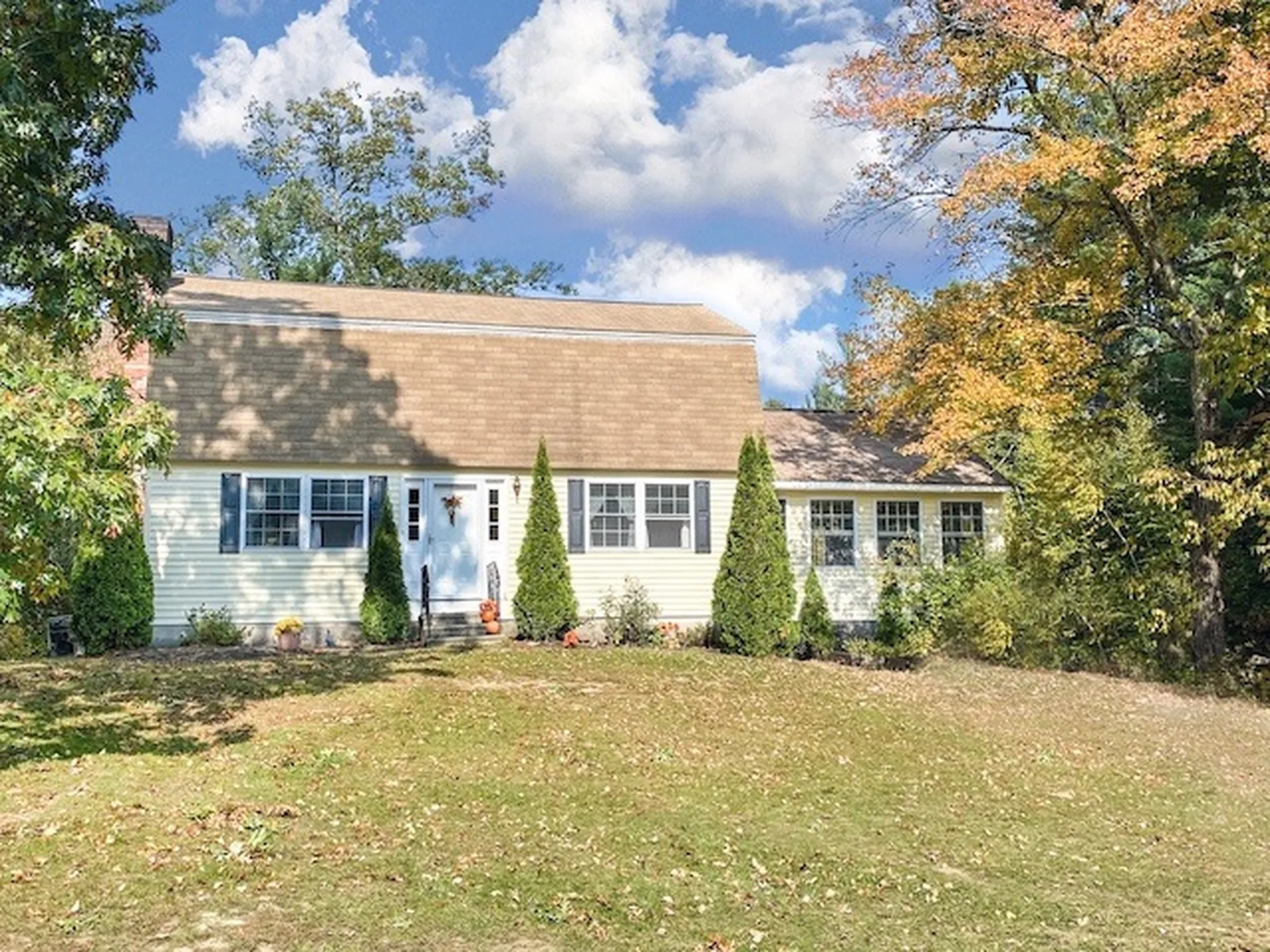 16 Ridgemont Drive Londonderry NH 03053