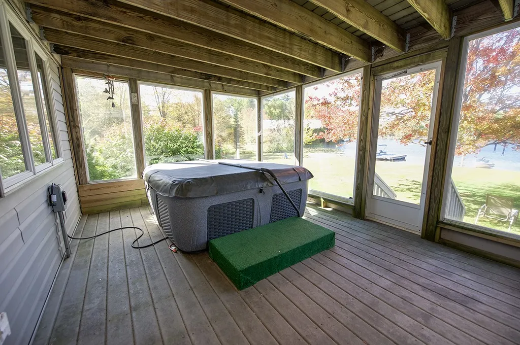 17 Brown Avenue Sandown NH 03873