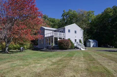 17 Brown Avenue Sandown NH 03873