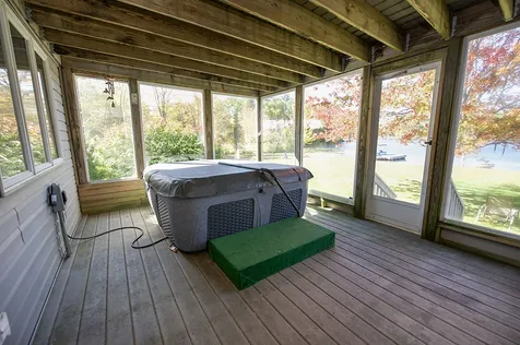 17 Brown Avenue Sandown NH 03873
