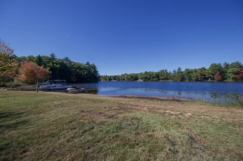 17 Brown Avenue Sandown NH 03873