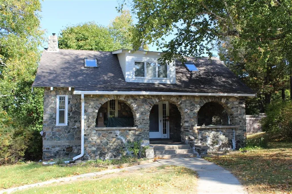 20 Ridge Avenue Claremont NH 03743