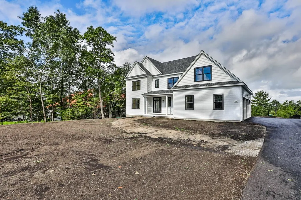 28 Long Hill Road Hollis NH 03049