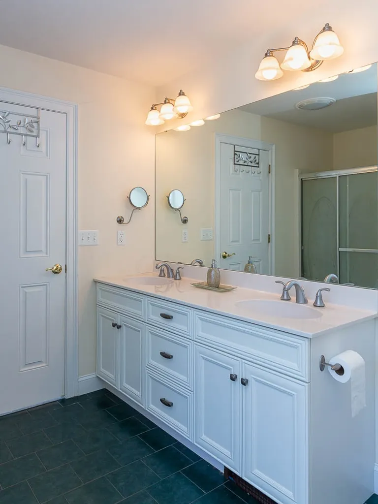35 Thurston Drive Lee NH 03861