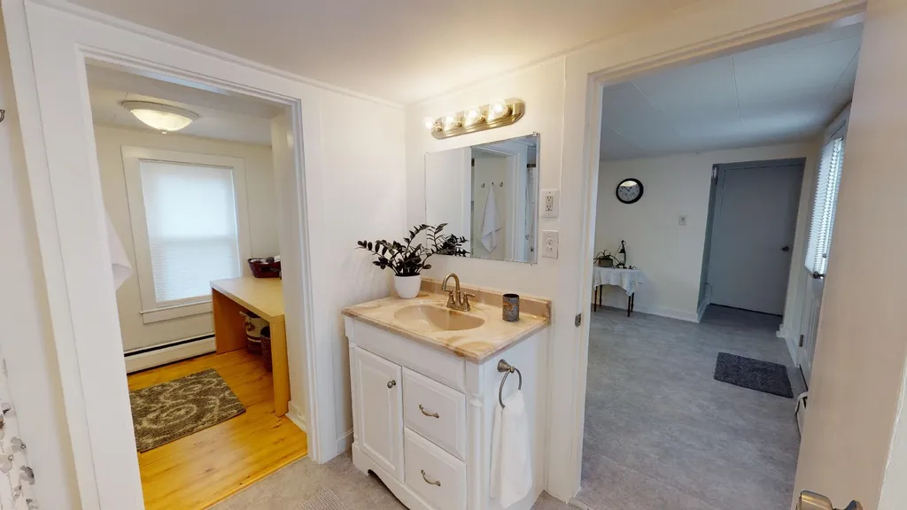 53 West Broadway Derry NH 03038