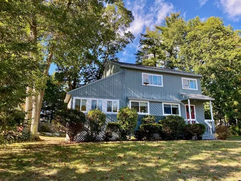 10 Laramie Circle Nashua NH 03062