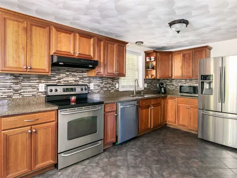 187a Robinson Road Hudson NH 03051