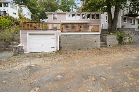 29 1st Street Windham NH 03087