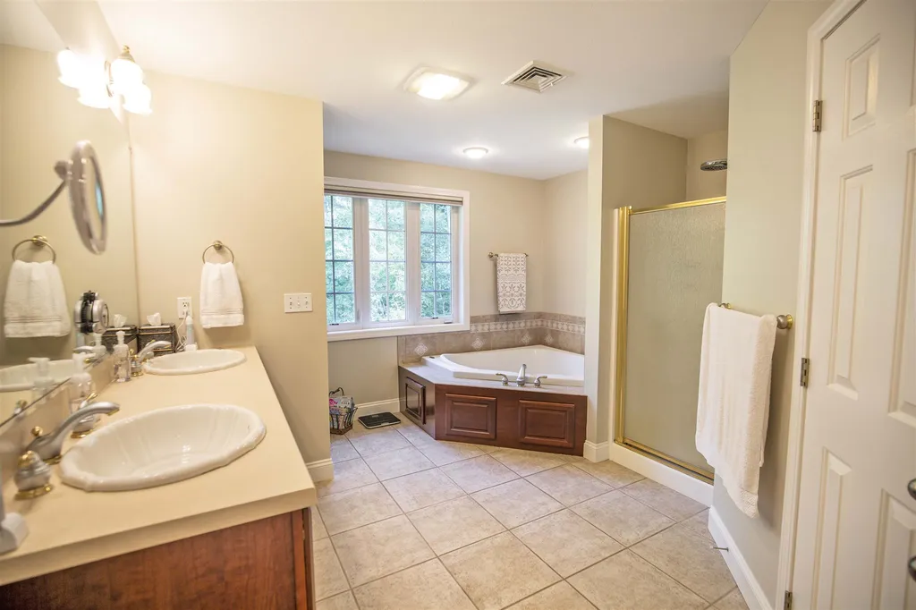 7 Misty Lane Londonderry NH 03053