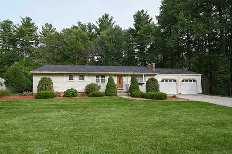 11 Rega Avenue Hudson NH 03051