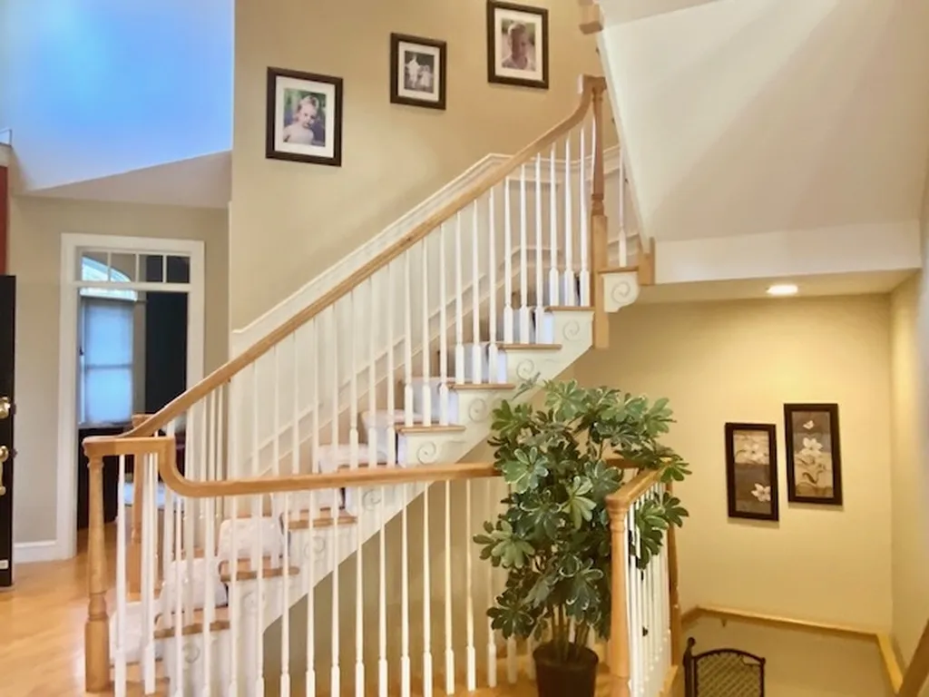 8 Parker Lane Bedford NH 03110