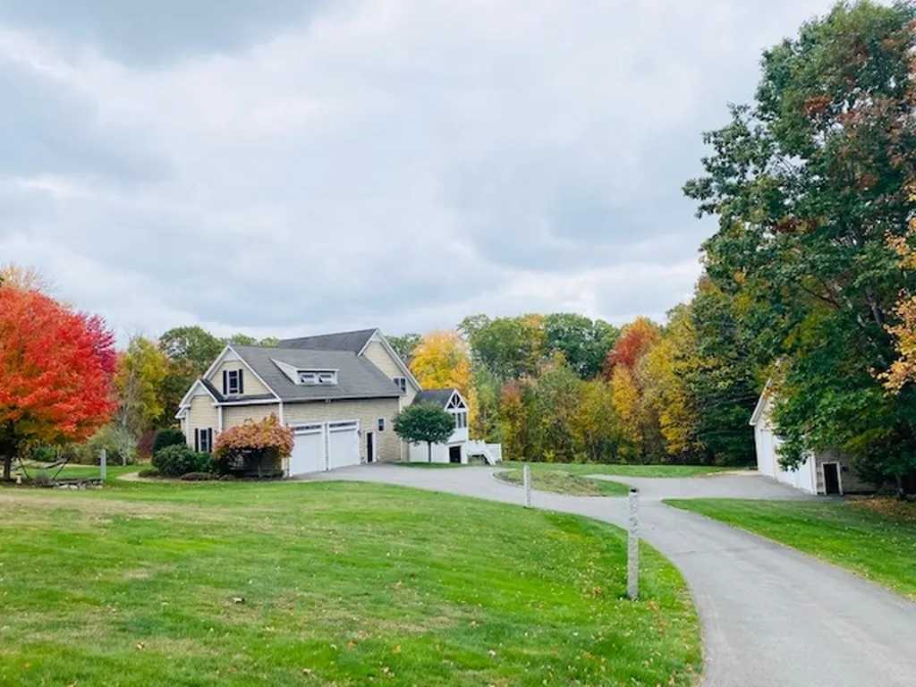8 Parker Lane Bedford NH 03110