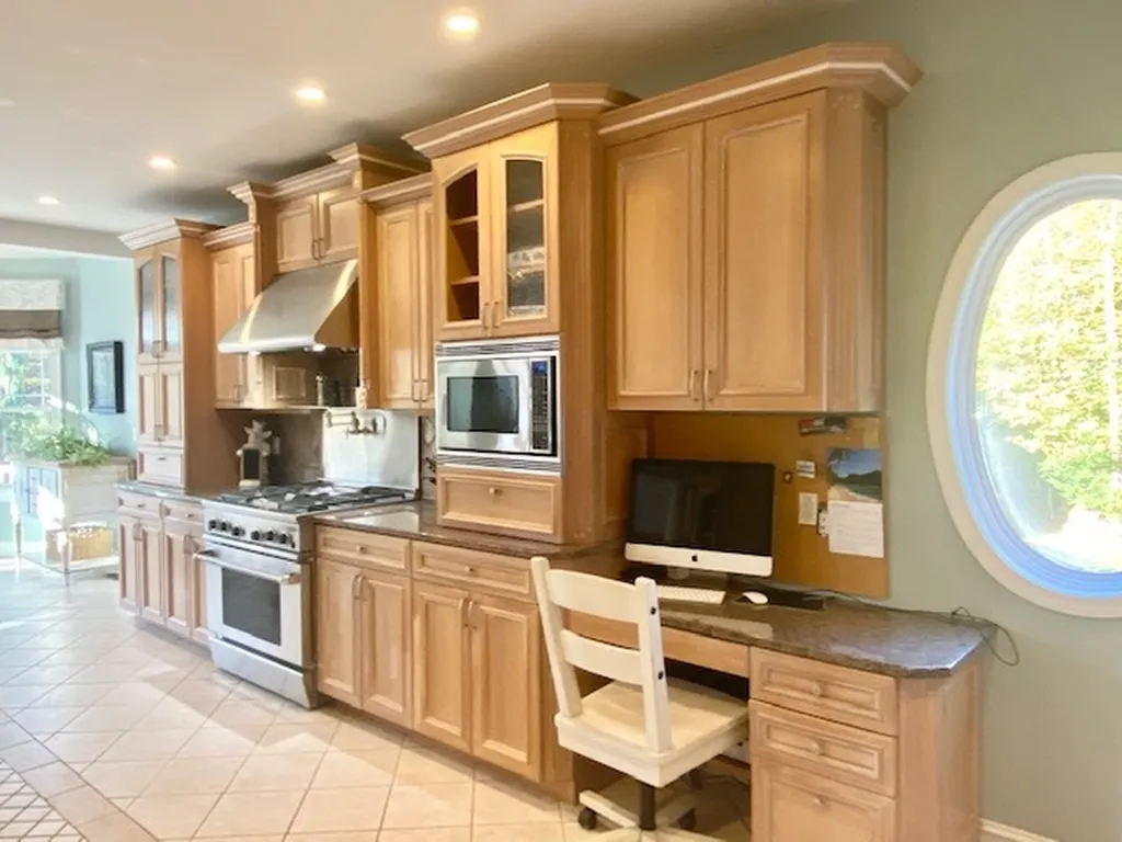 8 Parker Lane Bedford NH 03110