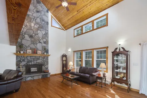 7 Cloverfield Road Newbury NH 03255