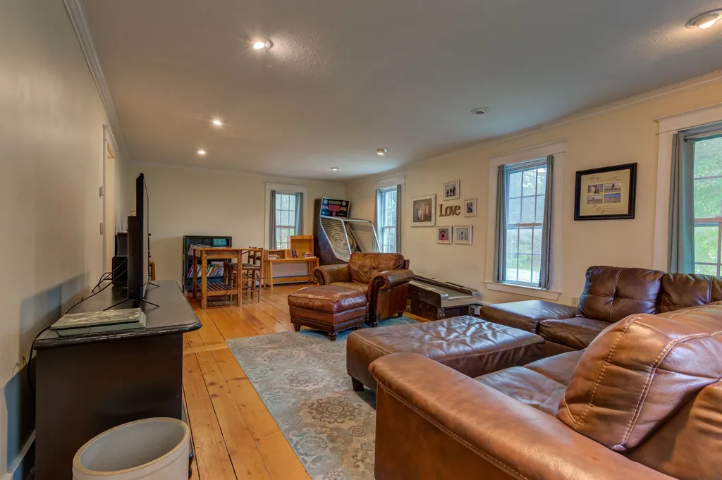 295 S Main Street Wolfeboro NH 03894