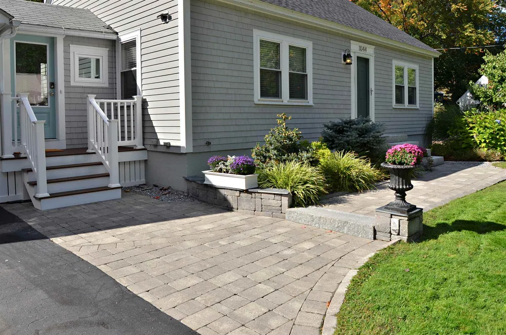 1044 Hall Street Manchester NH 03104