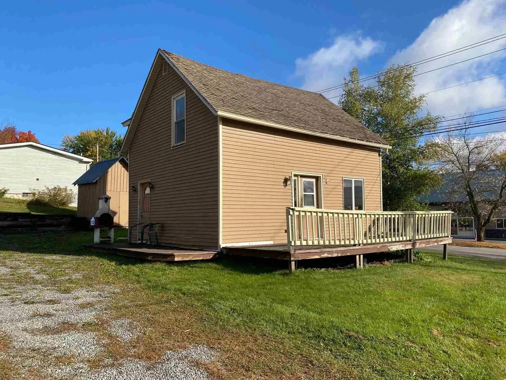 73 Pond Street Newport City VT 05855