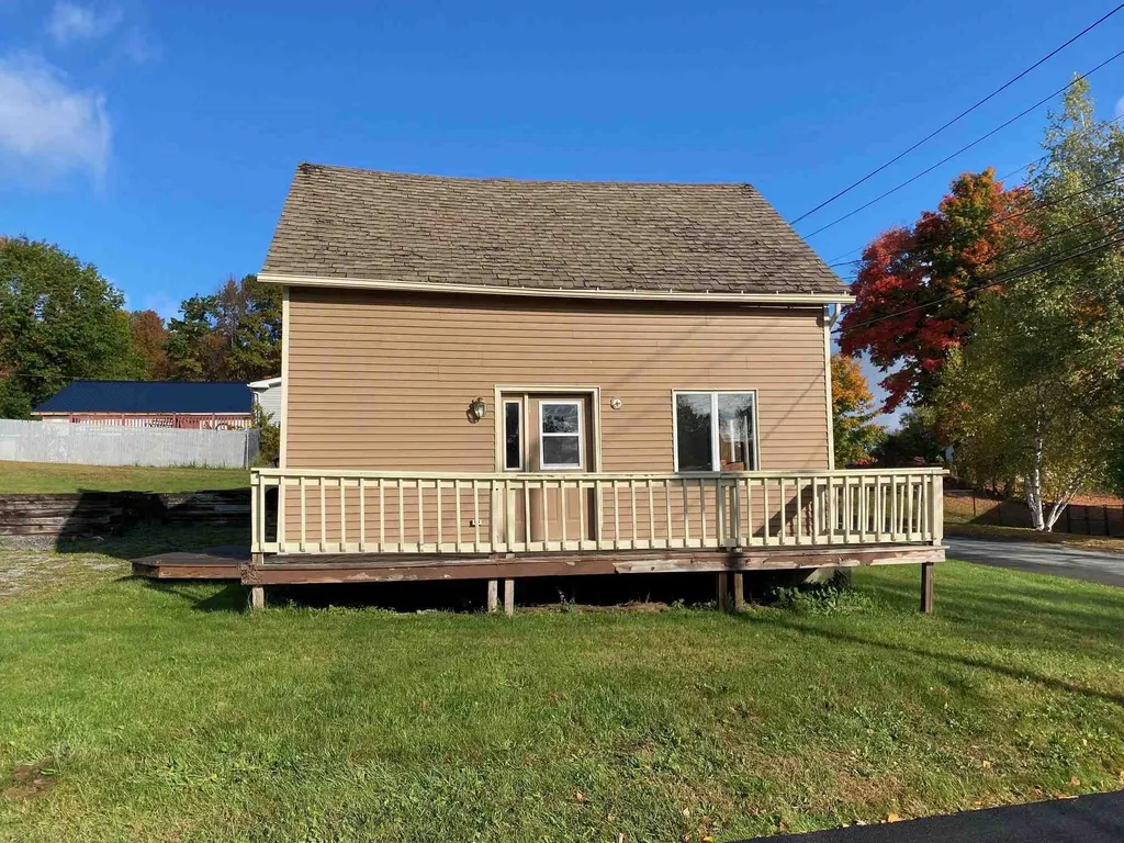 73 Pond Street Newport City VT 05855