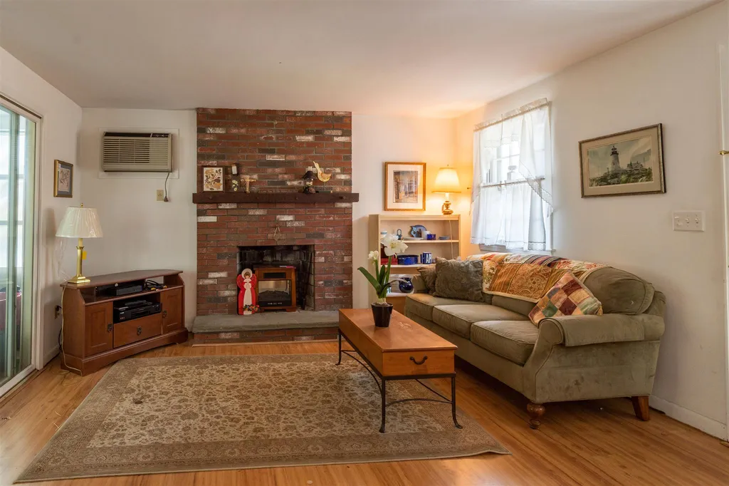 4 Joanne Street Merrimack NH 03054