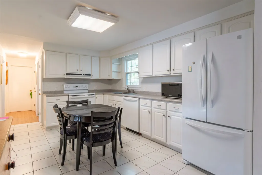 4 Joanne Street Merrimack NH 03054