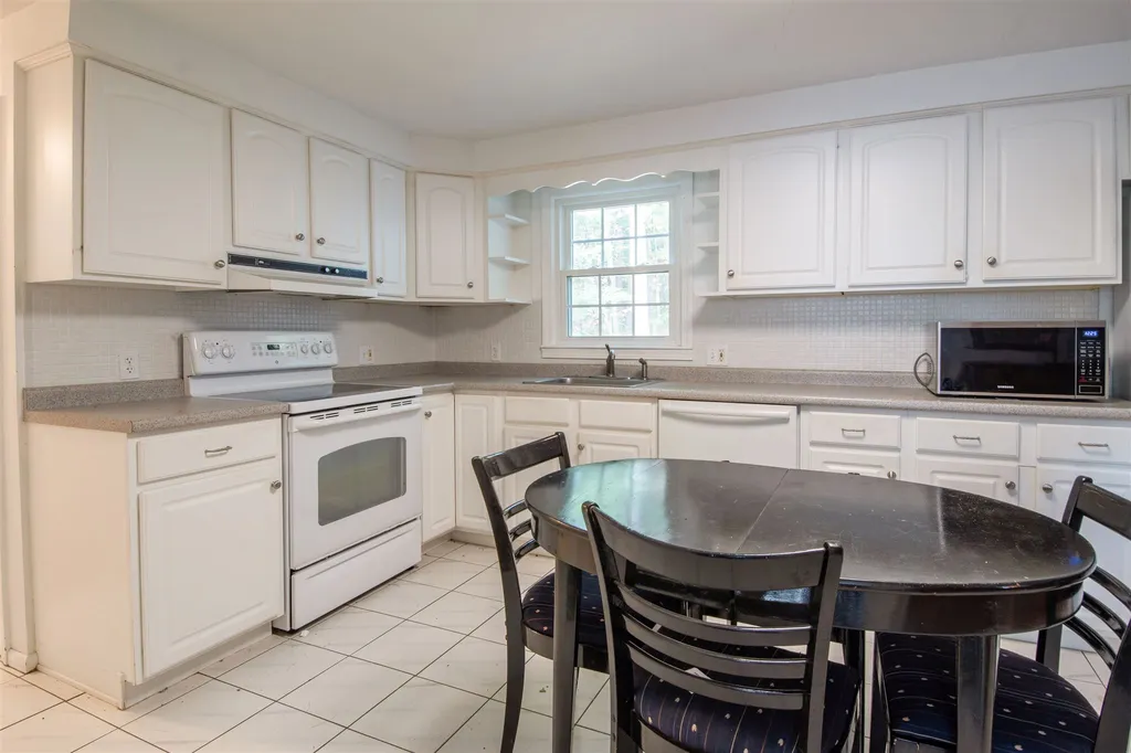 4 Joanne Street Merrimack NH 03054