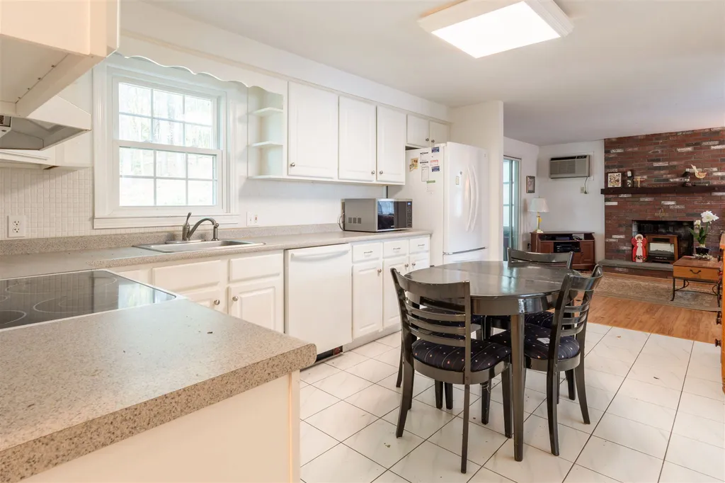 4 Joanne Street Merrimack NH 03054