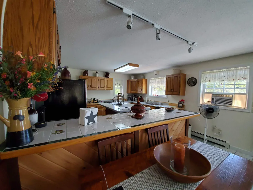 81 Maple Street Enfield NH 03748
