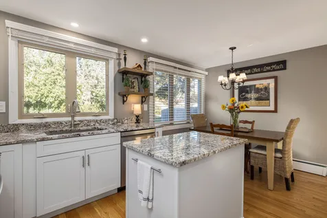 176 Woodlawn Circle Portsmouth NH 03801