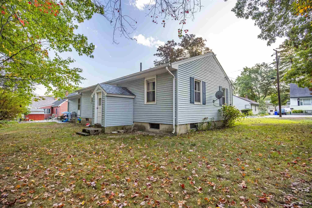 22 Almond Street Manchester NH 03102