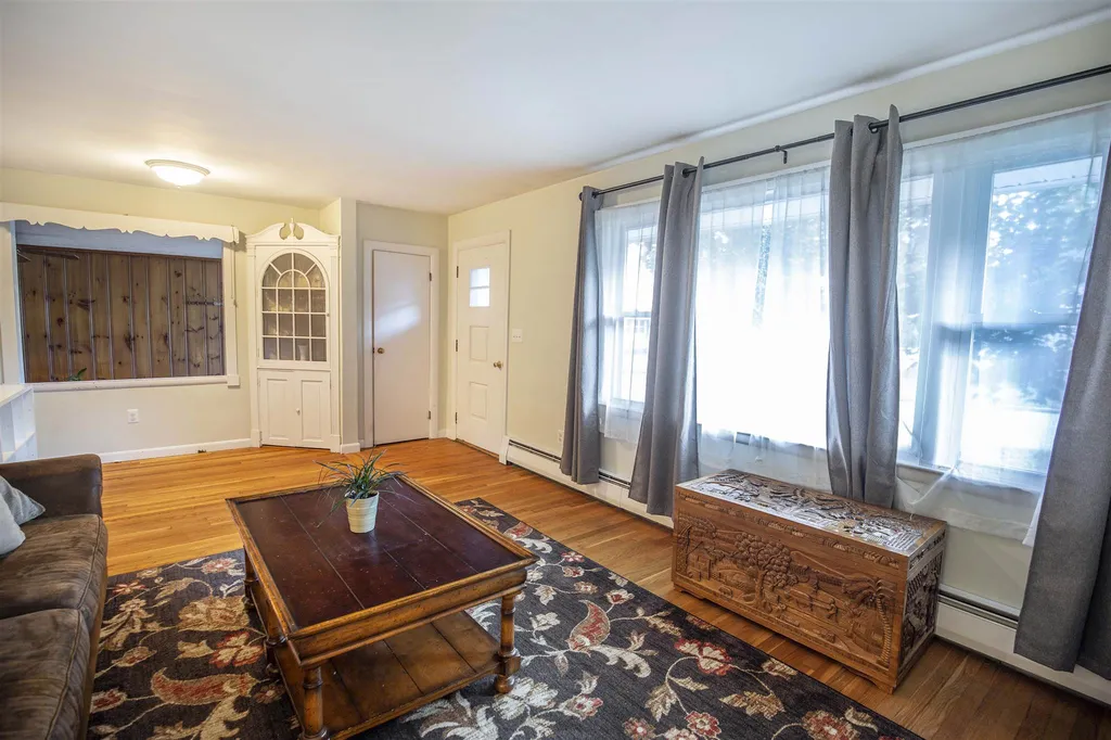 22 Almond Street Manchester NH 03102